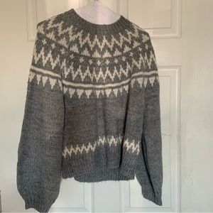 Silverflint grey knit crewneck.